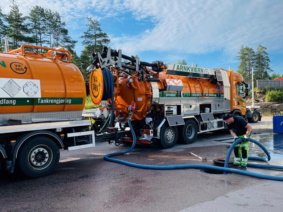 kombibil sug og spylebil arnkvaern